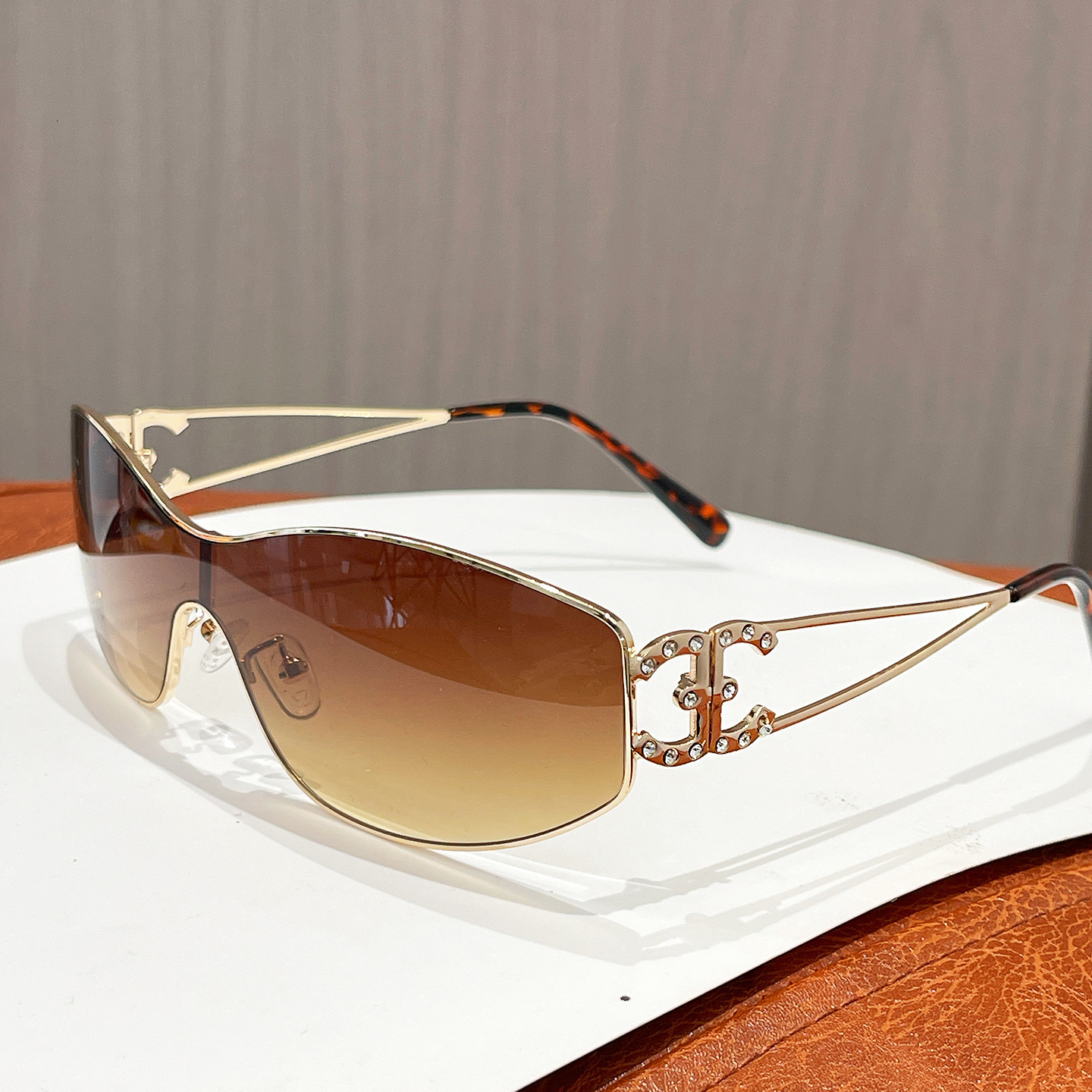 Luxury Brand Designer Sunglasses Style Vintage Double C Sparkling Diamond Sunglasses Large Frame One-Piece Lens Silver Frame Metal Inlaid Diamond Sung