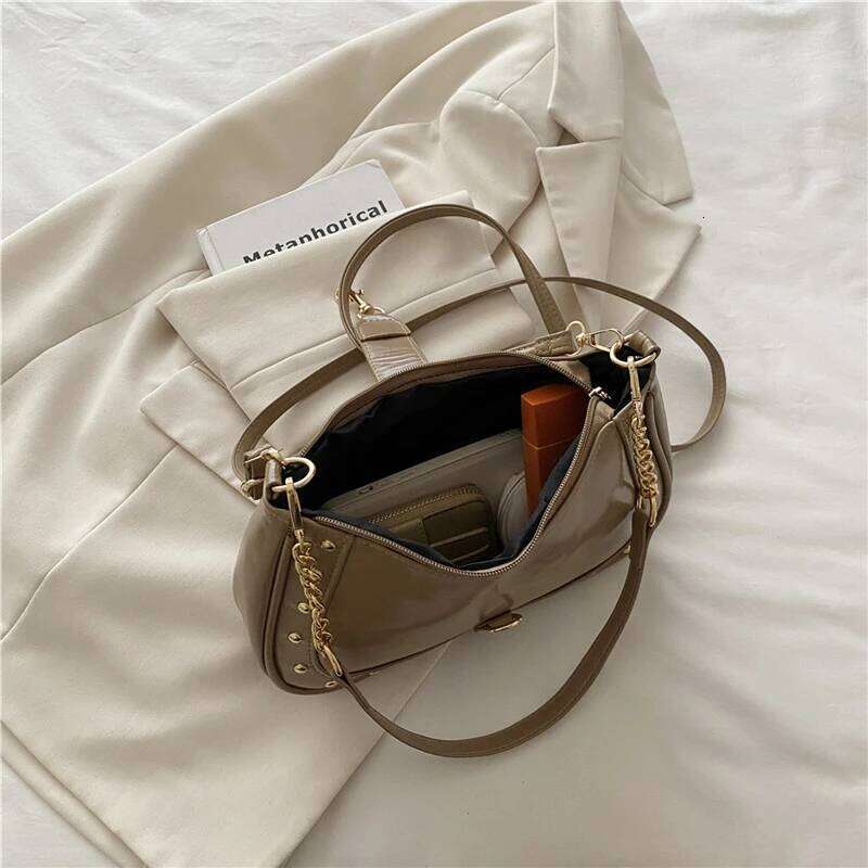 Fashionable And Casual Women Shoulder With Hook Lock Metal Rivet Decoration Diagonal Cross Bag Suitable For Daily Commuting QIBALIANGPIN