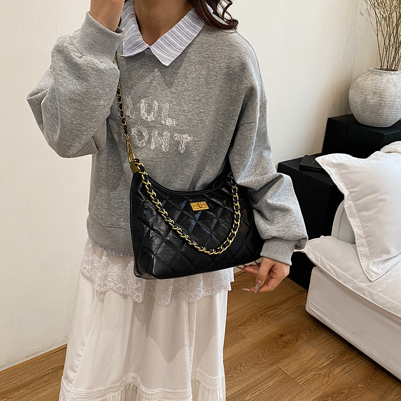 New stylish quilted shoulder crossbody bag, versatile casual hand-held underarm bag, niche designer luxury handbag, high-end large-capacity commuter s