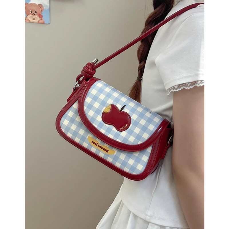 Cute Red for Women 2025 New Summer Single Shoulder Underarm Fashionable Student Commuter Crossbody Small Square Bag