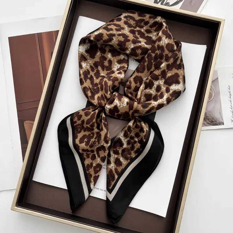 Luxury Leopard Print Fem Satin Neck Scarf Square Hair Scarves Foard Band Shawls Wraps Neckerchief Bandana Wen 70cm X260328