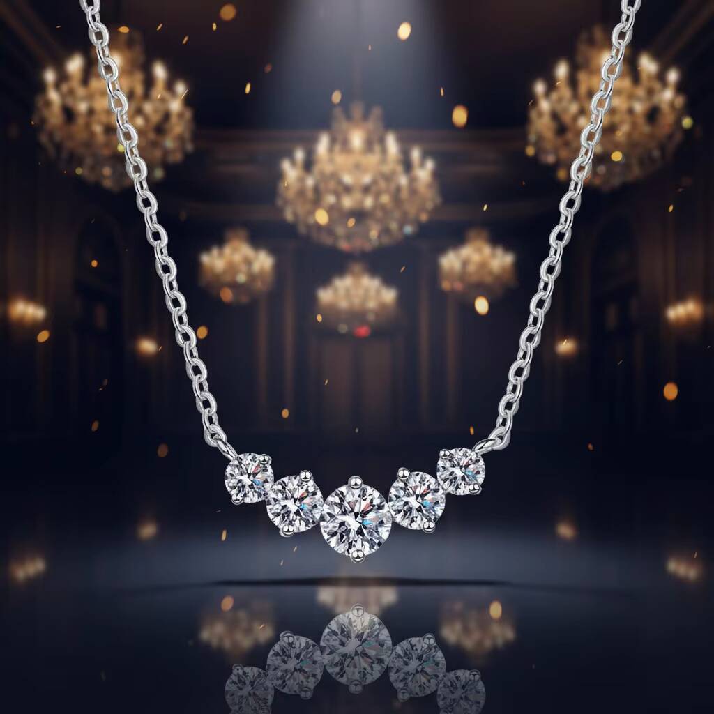S925 17 Karat D Moissanite Necklace Women Female Simple Smile Seven Princess Pendant Wedding Suitable Made 925 Sterling Silver
