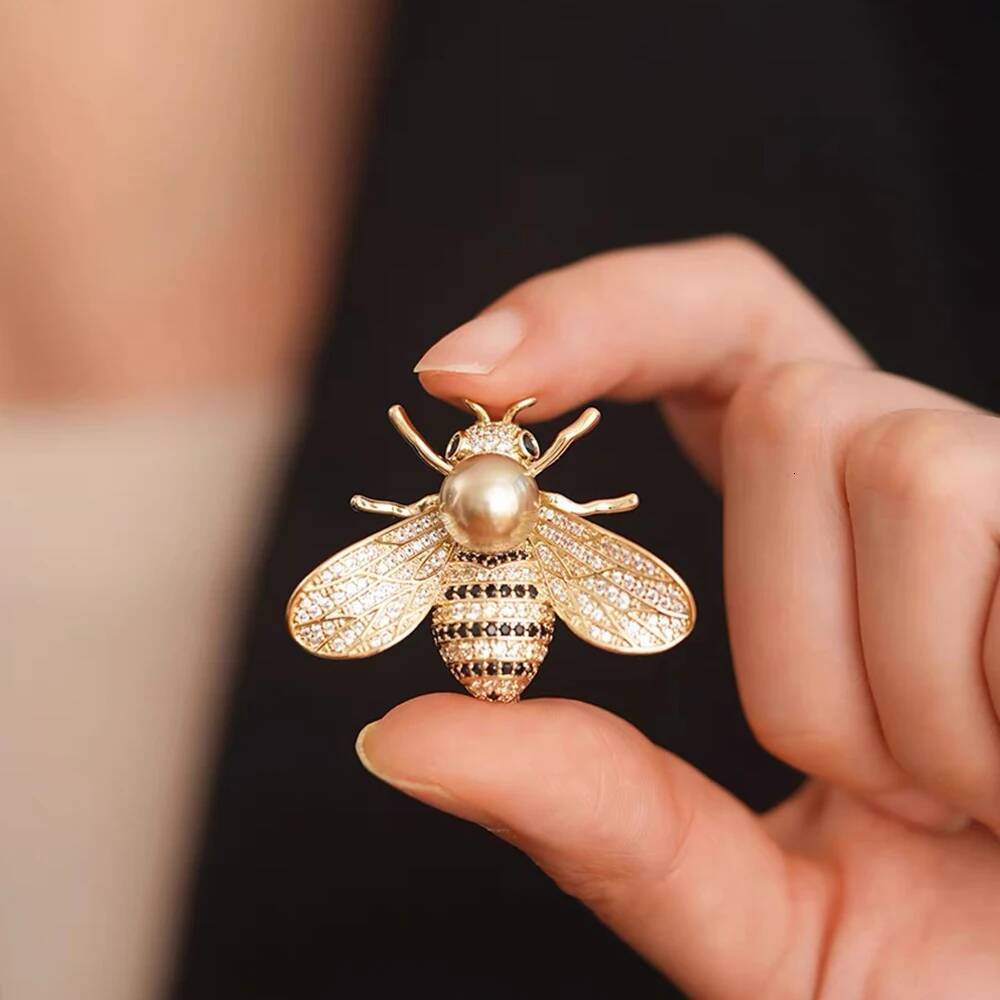 Luxury Brand Design Little Bee Brooches for Women Men Fashion Insect Brooch Crystal Rhinestone Pearl Pins Clothing Jewelry Gifts