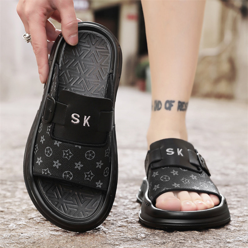 Summer New Men's Slippers 2026 Fashionable Printed Design Non slip Soft Bottom Wear resistant Outdoor Leisure Beach Cool Slippers Size 39-44 Free