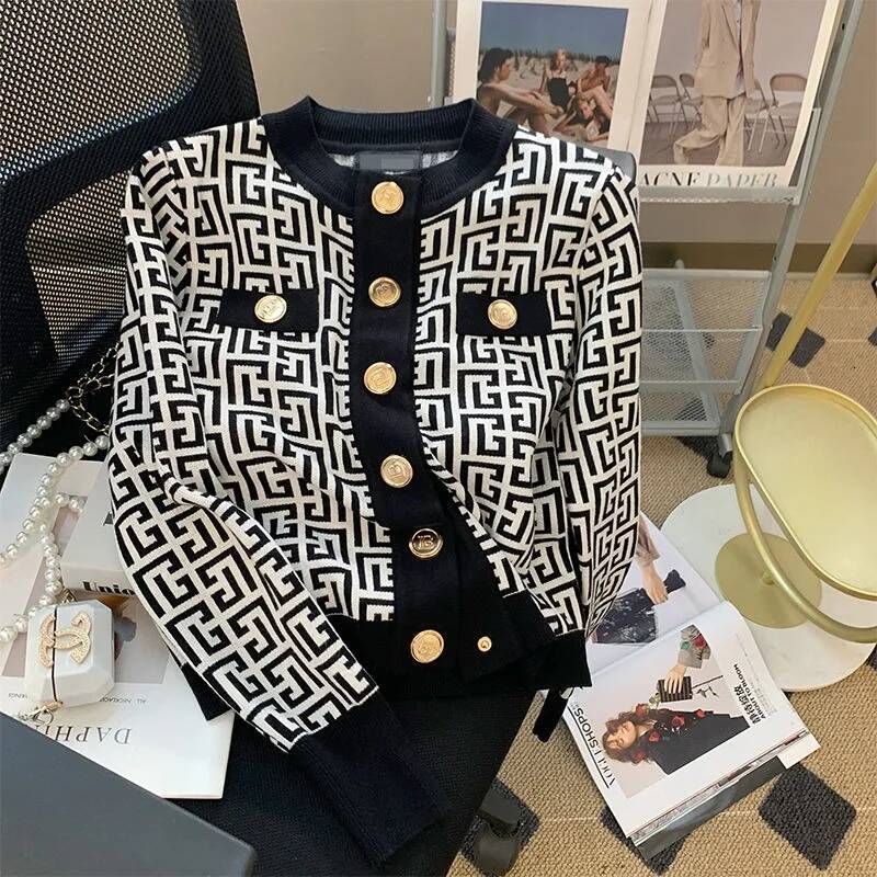 Contrast Color Knitted Cardigan for Women in Autumn New High-end Fashion Style Slim Long-sleeved Sweater Jacket