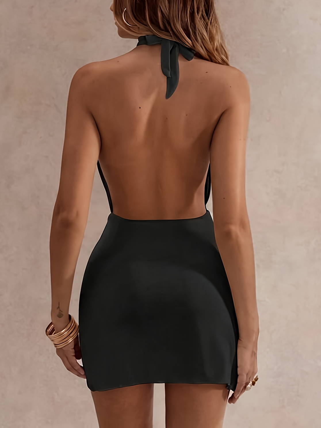 Seductive Backless Black Mini Dress - Fashionable Haltered Top for Showstopping Occasions