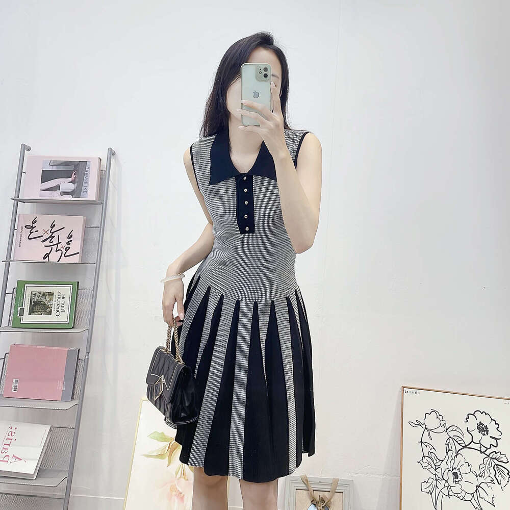 Summer New Designer k30 High end Color blocked Women's Sleeveless Knitted Dress Fashionable and Elegant Folding Collar and Wrinkle