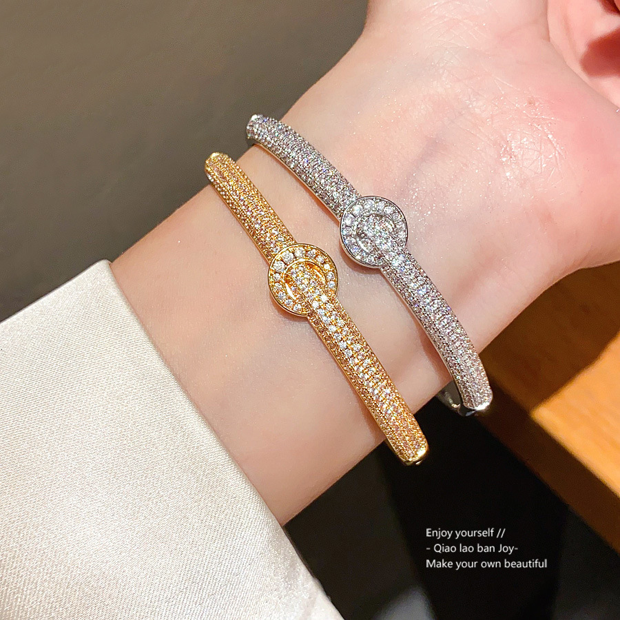 Jewlery Designer For Women Zirconia Inlaid Round Cross Clasp Bracelet Elegant Niche Design High-End Fashion Simple Minimalist Jewelry