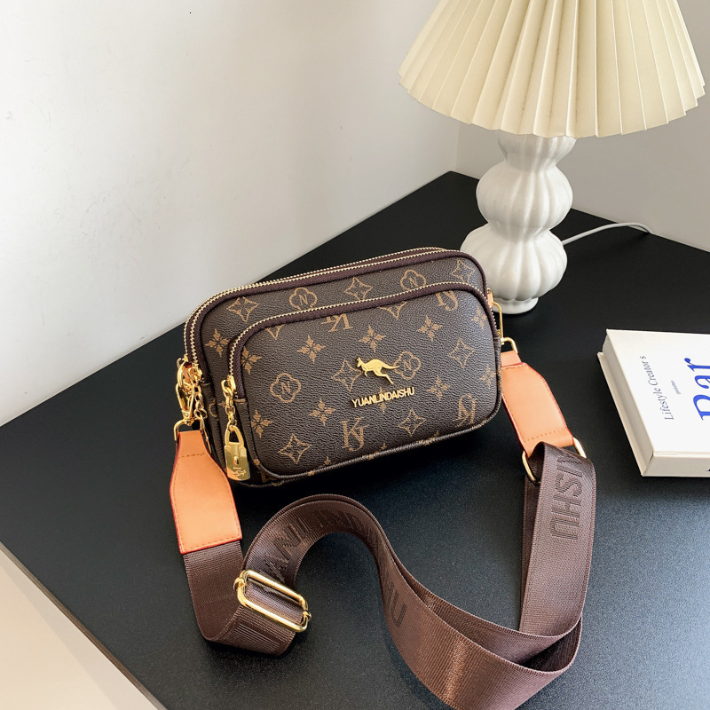 Vintage All Over Print Mini Camera Crossbody Bag Adjustable Wide Strap Metal Logo Casual Daily Phone Purse