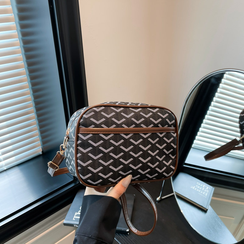 2026 new hot selling women's crossbody bag, quilted printed pattern camera bag, spacious small square bag with free shipping