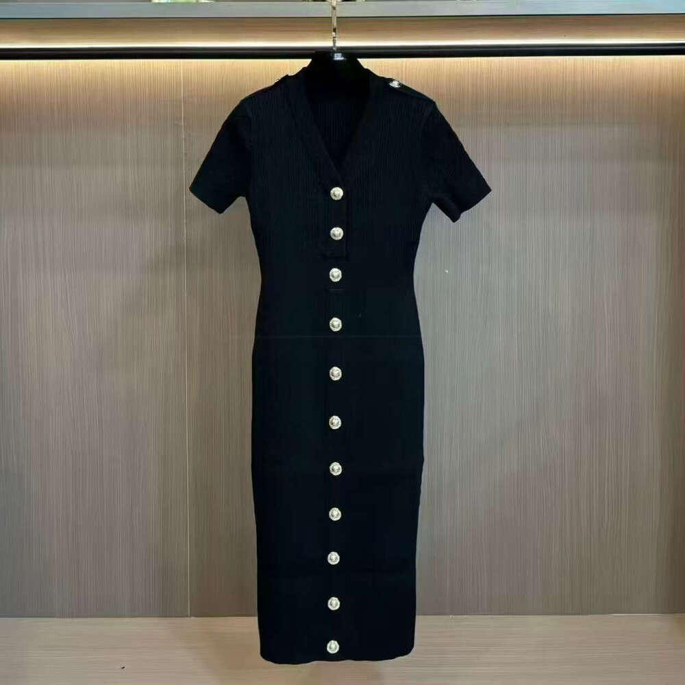 Designer's V-neck FC metal buckle women's knitted pullover, 2026 summer new short sleeved slim k30 fit dress