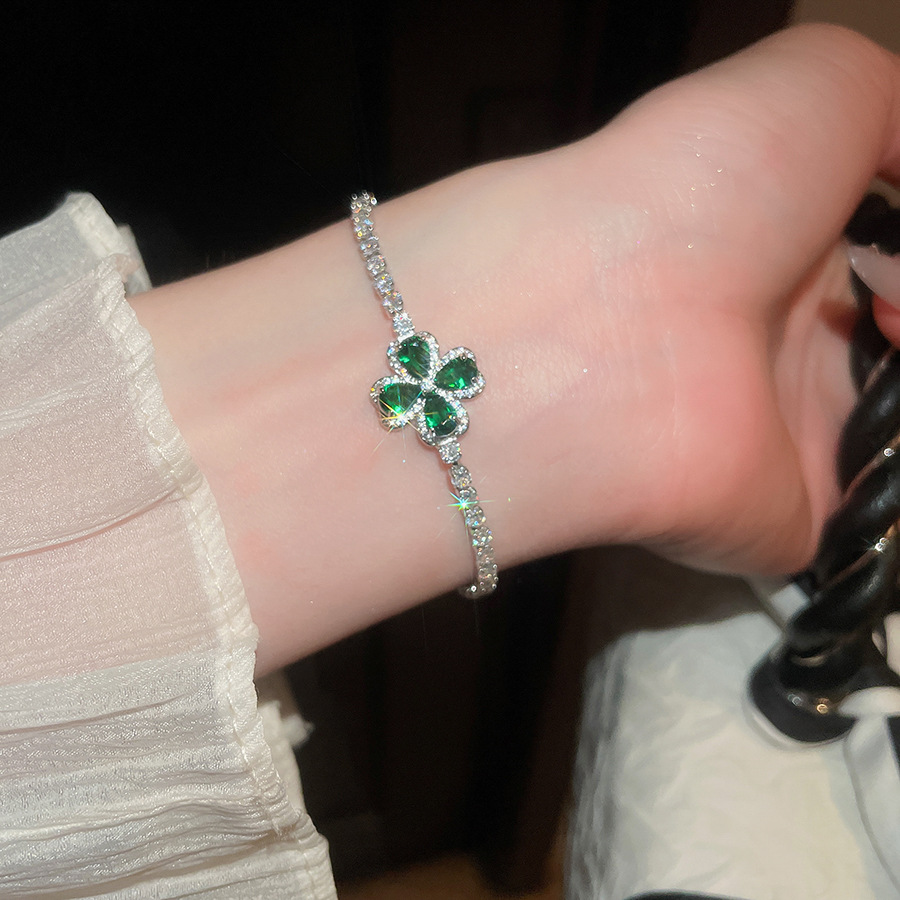 Women's Zircon Lucky Clover Flower Pull-Out Bracelet - Fashionable & Versatile Commuting Accessory - view 3