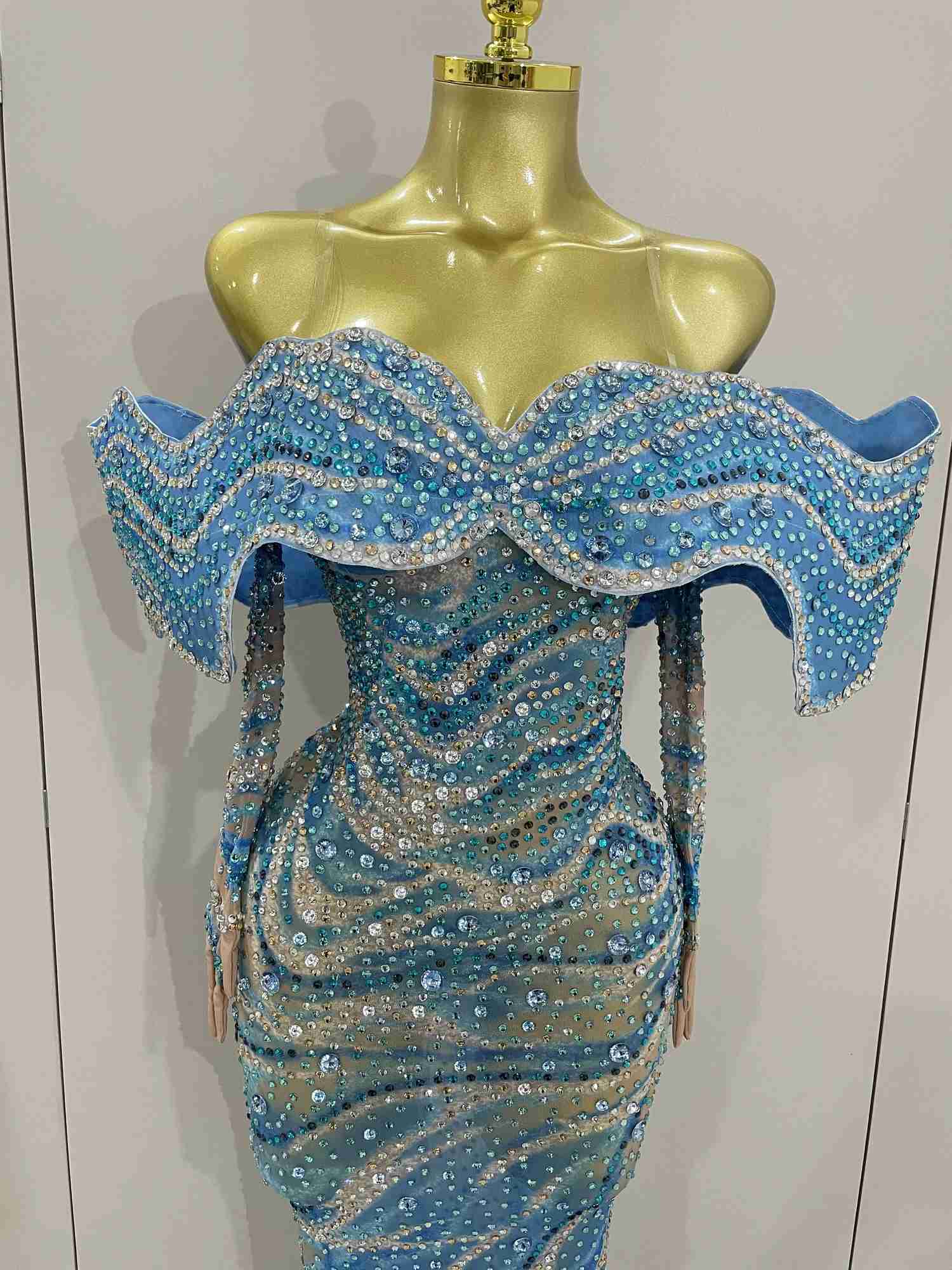 2025 Luxury Sparkly Rhinestones Blue Long Dress With Gloves Women Party Evening Birthday Dresses Celebrate Stage Catwalk Gowns C260331