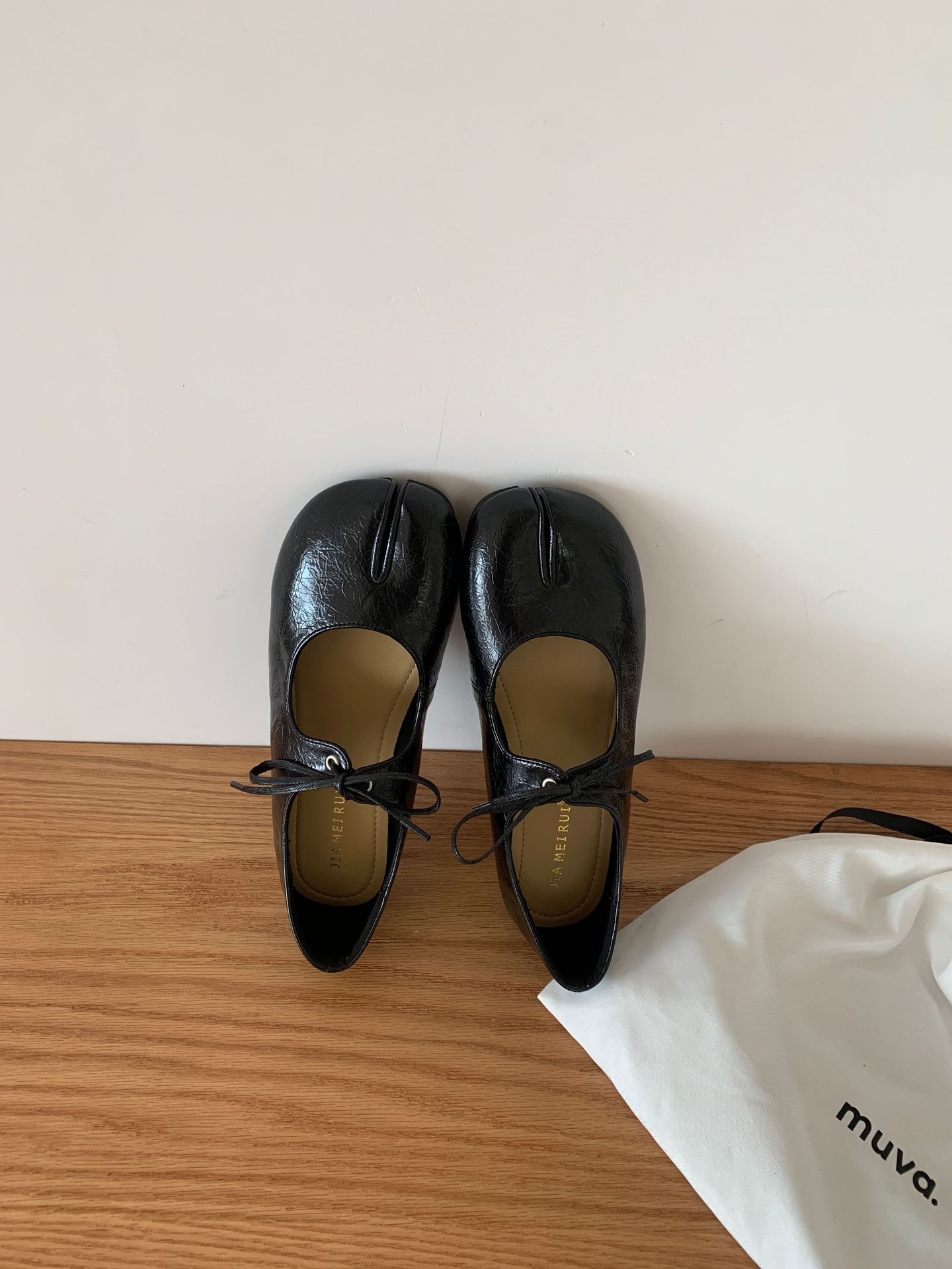 JIANERUI Free shipping new 2026 luxury Flat bottomed split toe flat toe ballet single shoe with pig trotters