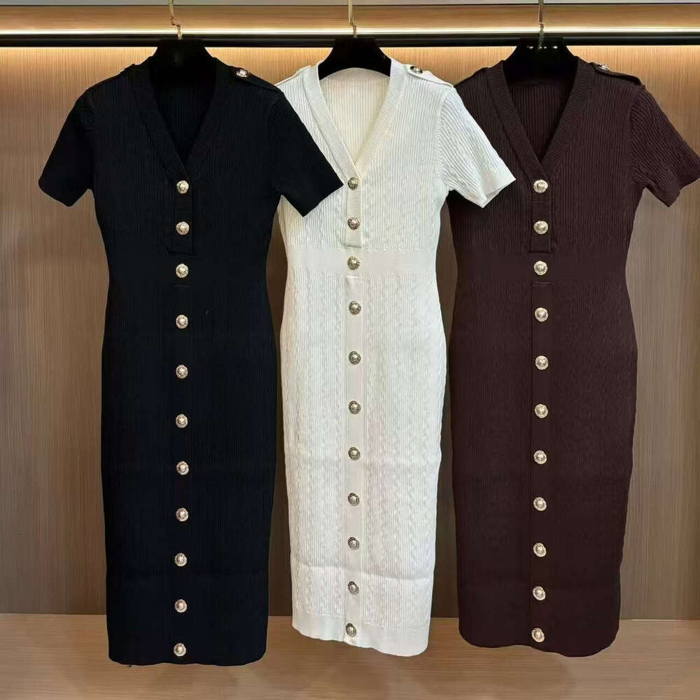 Designer's V-neck FC metal buckle women's knitted pullover, 2026 summer new short sleeved slim k30 fit dress