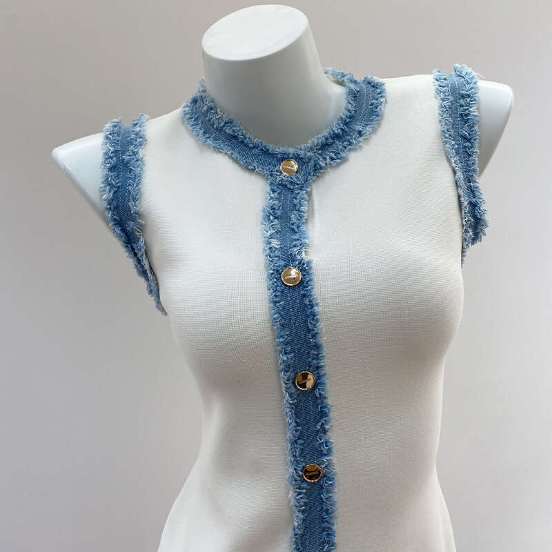 2026 k30 Spring New Designer Denim Lace Gold Button Daily Commuter Small pleated Skirt