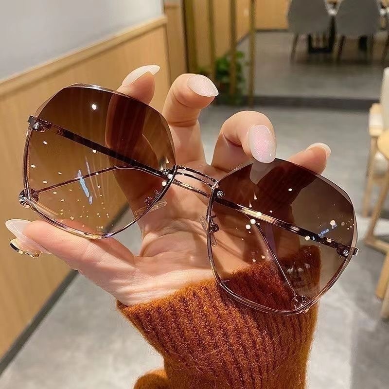 2026 New Fashion Frameless Sunglasses Popular With Irregular Cut Edges And Gradient Designer Sunglasses Lenses Street Style Sunglasses For Women - view 3