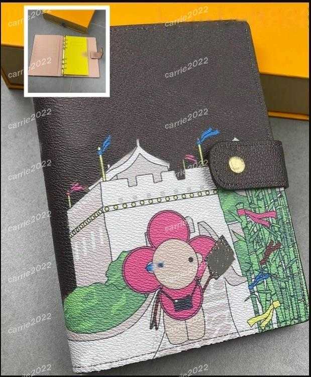 AAA Designer Medium DESK AGENDA COVER Holders Memo Planner Men Women Cartoon Notebook Diary Agendas Protective Case Card Passport Holder Notepad Cover 1 S2579