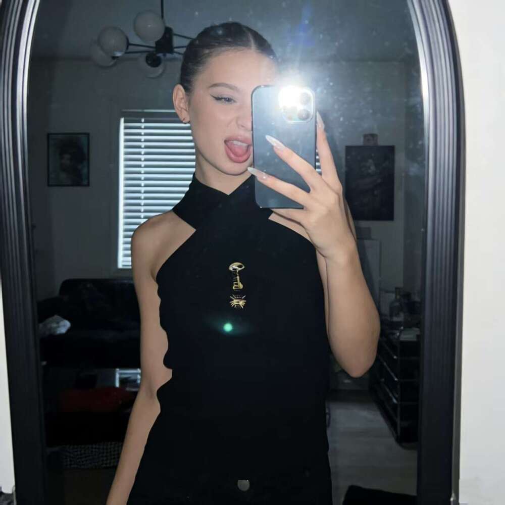 2026 spring/summer European FC and American style women's slim knit vest with tassel and irregular k30 button decoration