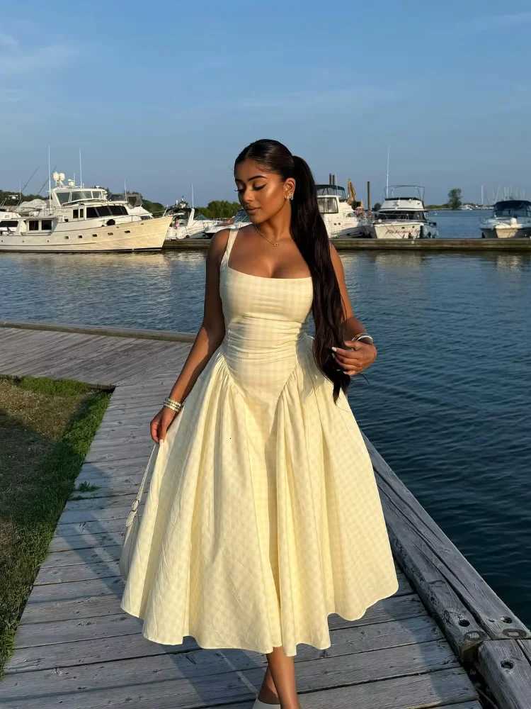 Lady Solid Sleeveless Sling Dress Backless Slim Pleated Hem Square Neck Plaid A-line Dresses Women Vacation Summer Midi Robes C260331