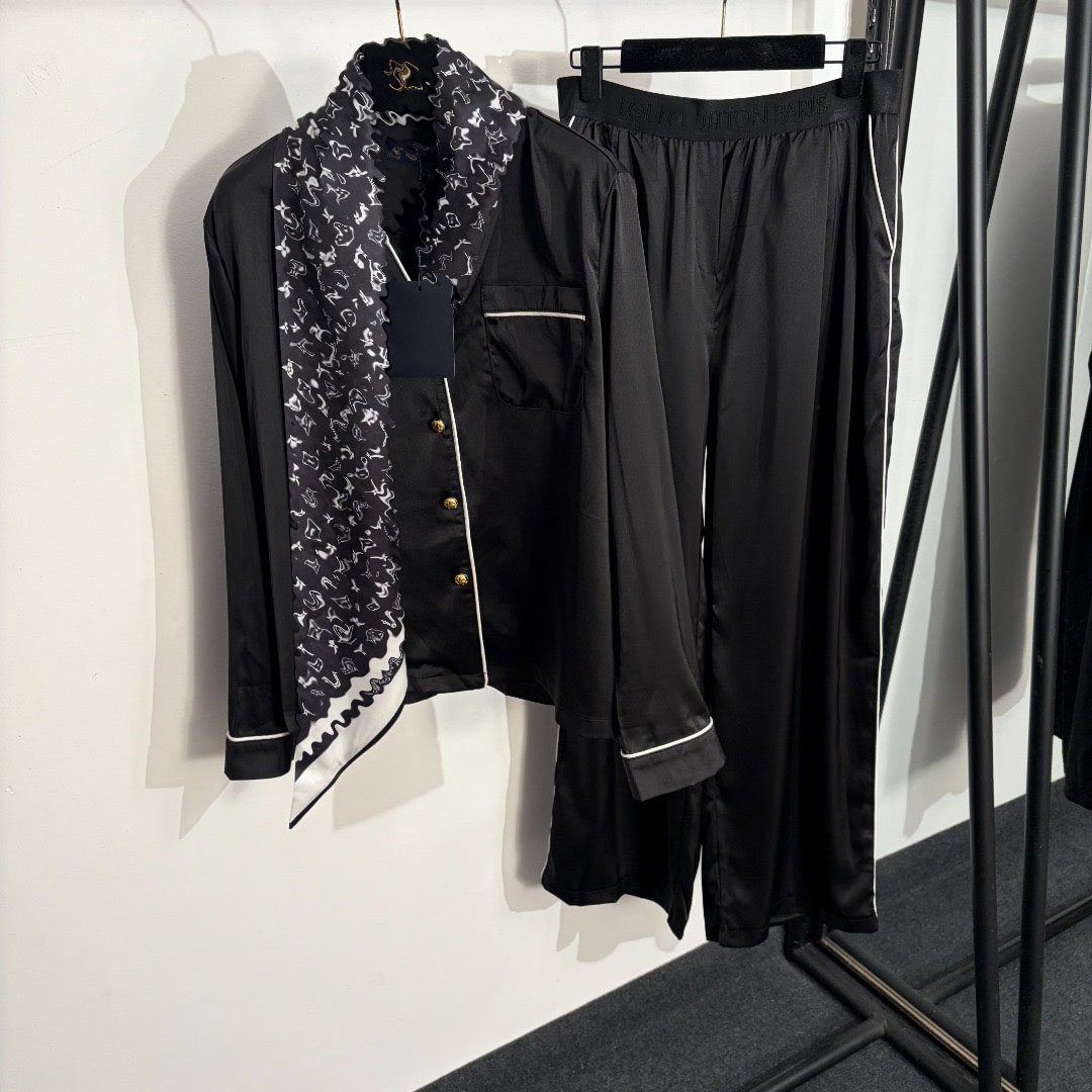 Fashionable set, casual spliced V-neck long sleeve shirt, letter ribbon high-waisted black top, drawstring straight-leg pants