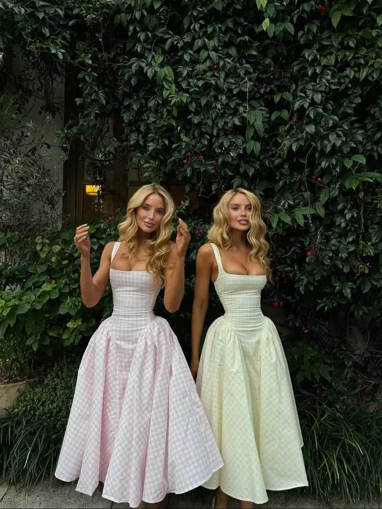 Lady Solid Sleeveless Sling Dress Backless Slim Pleated Hem Square Neck Plaid A-line Dresses Women Vacation Summer Midi Robes C260331