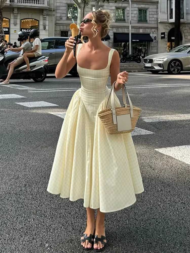 Lady Solid Sleeveless Sling Dress Backless Slim Pleated Hem Square Neck Plaid A-line Dresses Women Vacation Summer Midi Robes C260331