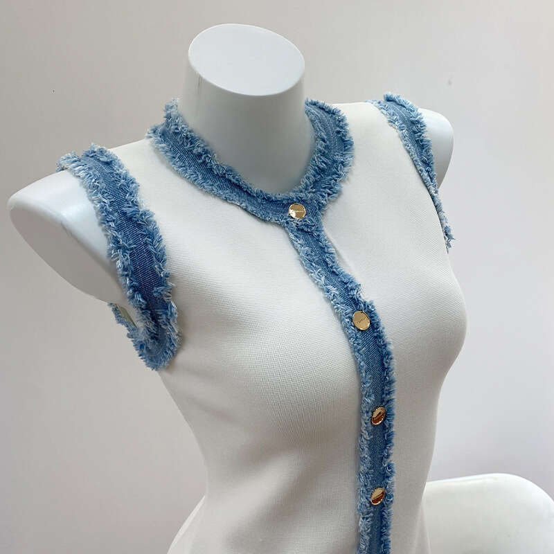 2026 k30 Spring New Designer Denim Lace Gold Button Daily Commuter Small pleated Skirt
