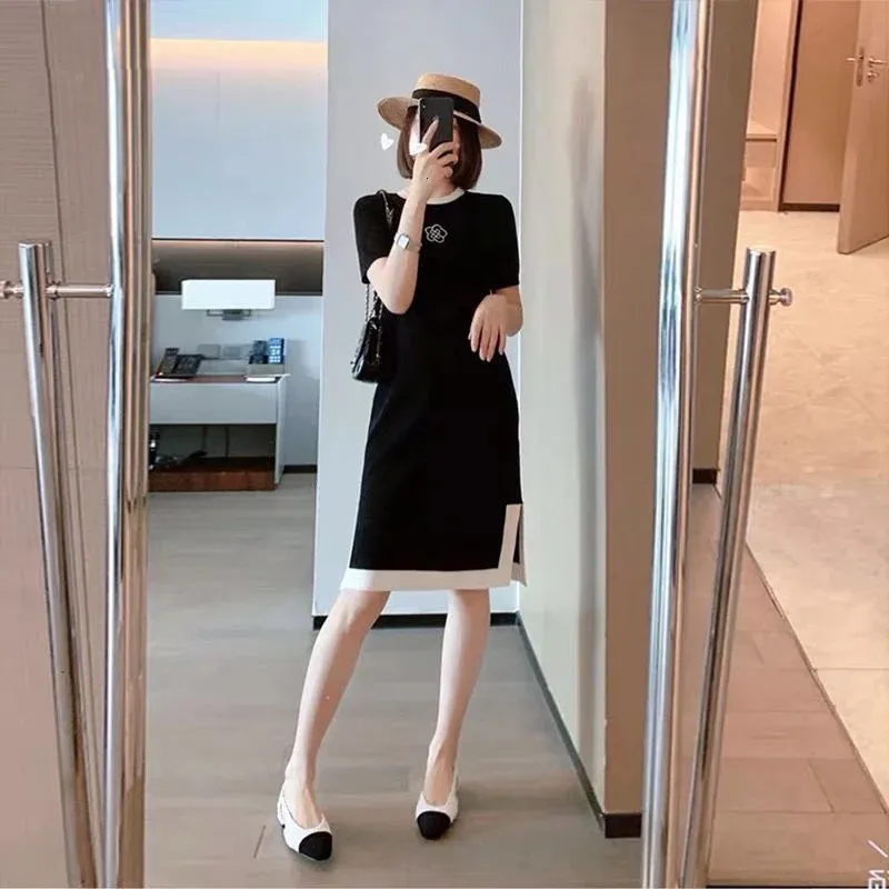 Elegant Womens Ice Silk Long-Sleeve Maternity Dress Featuring Floral Patterned Lace-Up Back Design for Summer Wear