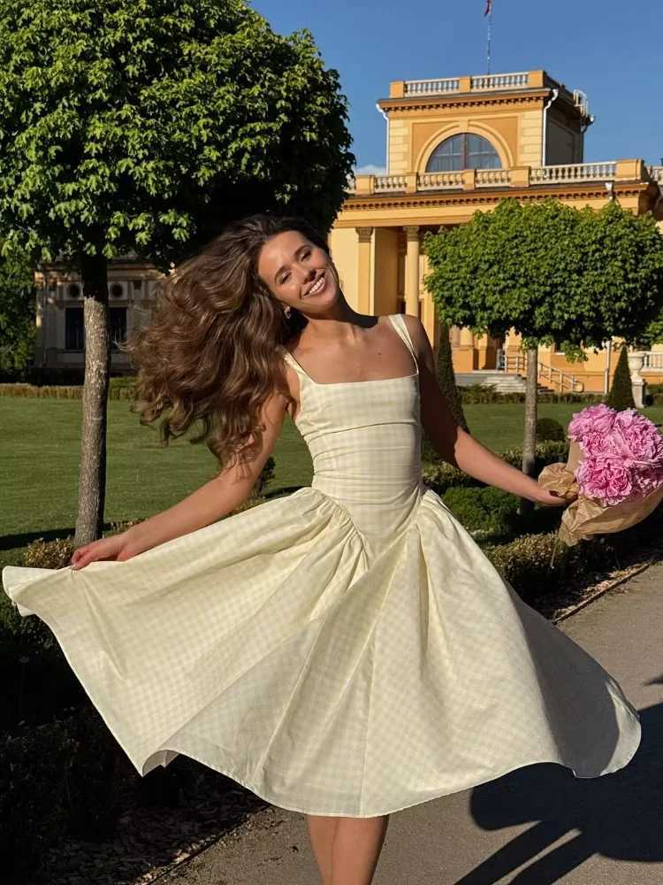 Lady Solid Sleeveless Sling Dress Backless Slim Pleated Hem Square Neck Plaid A-line Dresses Women Vacation Summer Midi Robes C260331