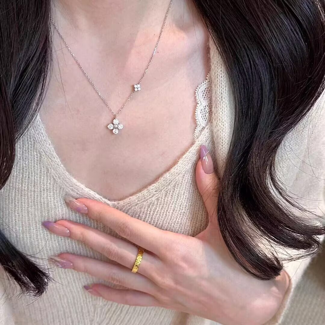 Jewelry necklace layered necklace Women's Summer New Twin Clover Necklace Niche Designer with Inlaid Diamonds Fashionable Clavicle Chain for Holi