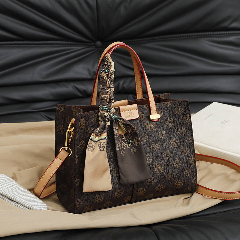 Free shipping Designer bag Women's Versatile Large Capacity Tote Bag with Shoulder Strap - Classic Plaid Design Innovative