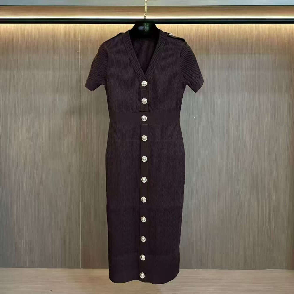 Designer's V-neck FC metal buckle women's knitted pullover, 2026 summer new short sleeved slim k30 fit dress