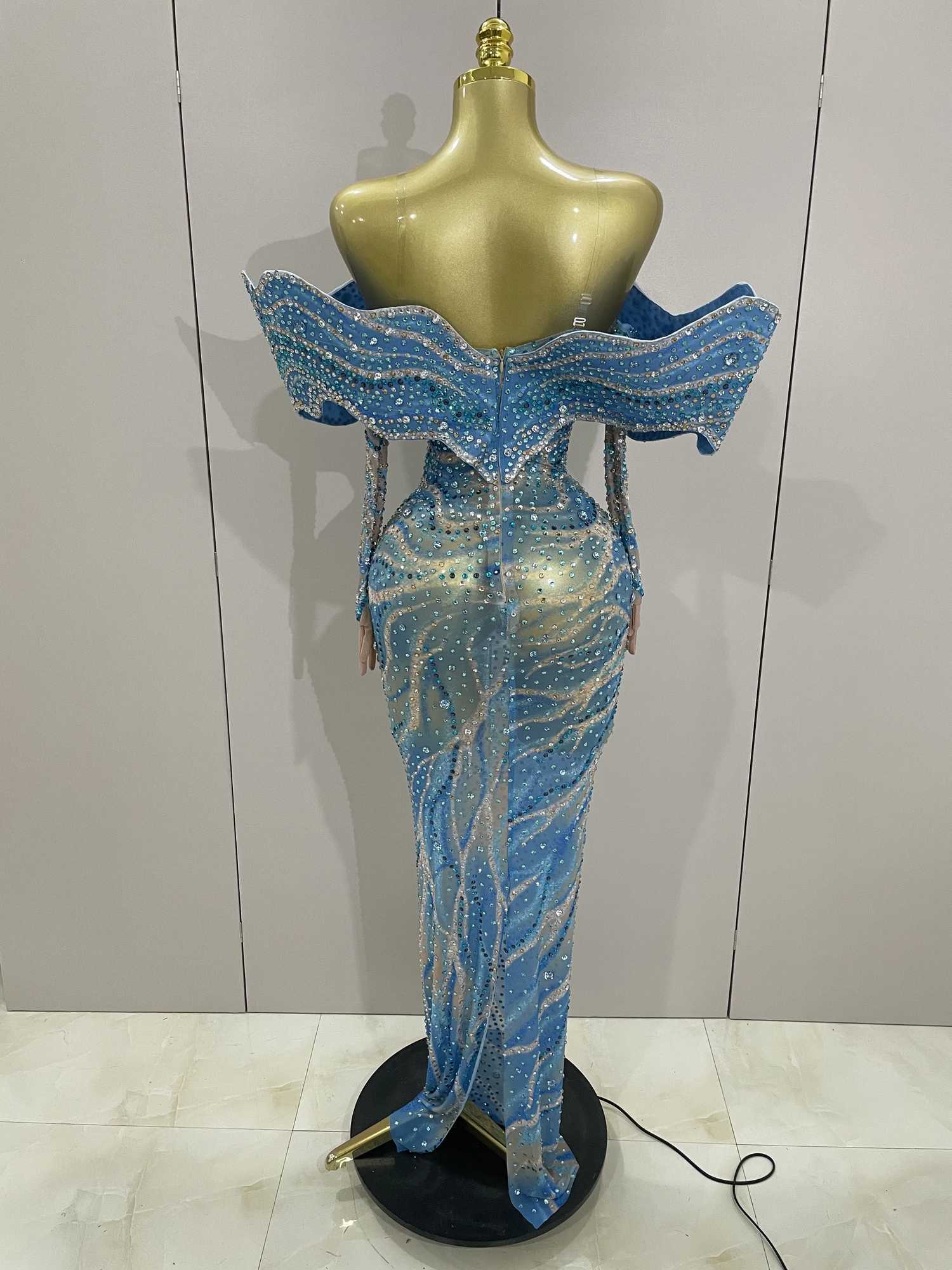 2025 Luxury Sparkly Rhinestones Blue Long Dress With Gloves Women Party Evening Birthday Dresses Celebrate Stage Catwalk Gowns C260331