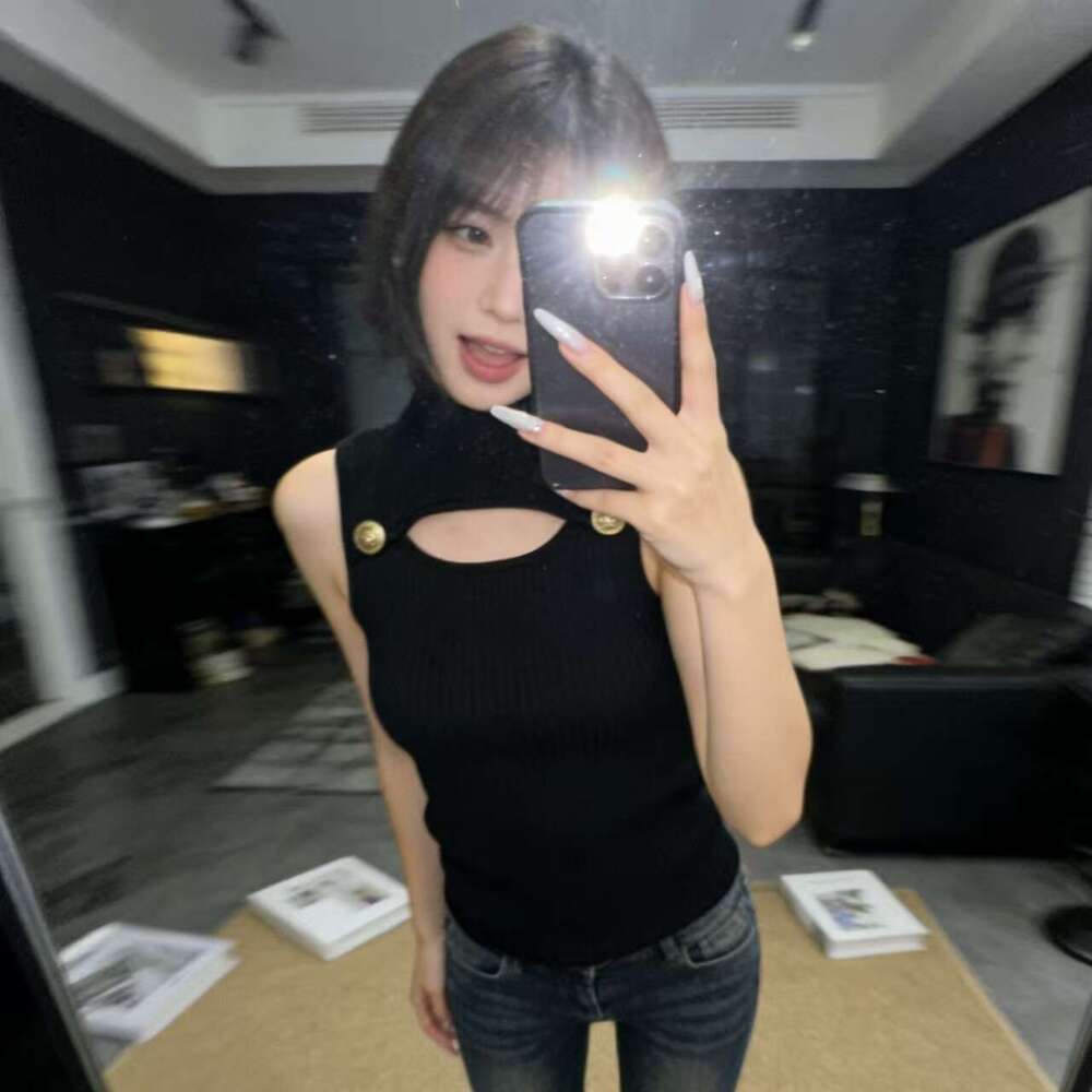 2026 Summer Women's Knitted Tank Top with Chest k30 Hollow Designer Slim fit FC Sleeveless Top, Suitable for Outwear
