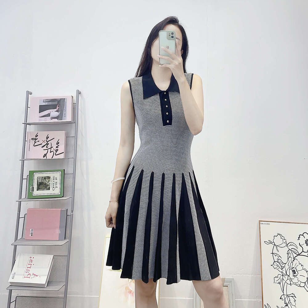 Summer New Designer k30 High end Color blocked Women's Sleeveless Knitted Dress Fashionable and Elegant Folding Collar and Wrinkle