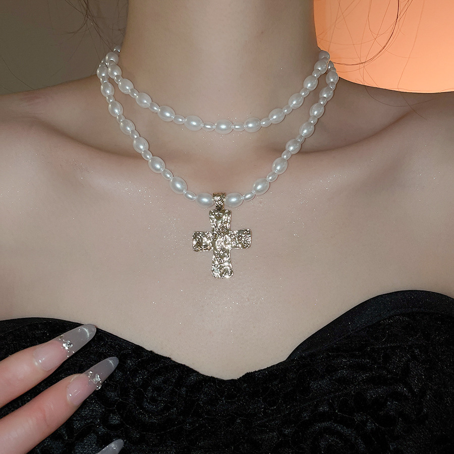 Fashionable European-American Cross Necklace - Unique Pearl Collarbone Chain Design - view 3
