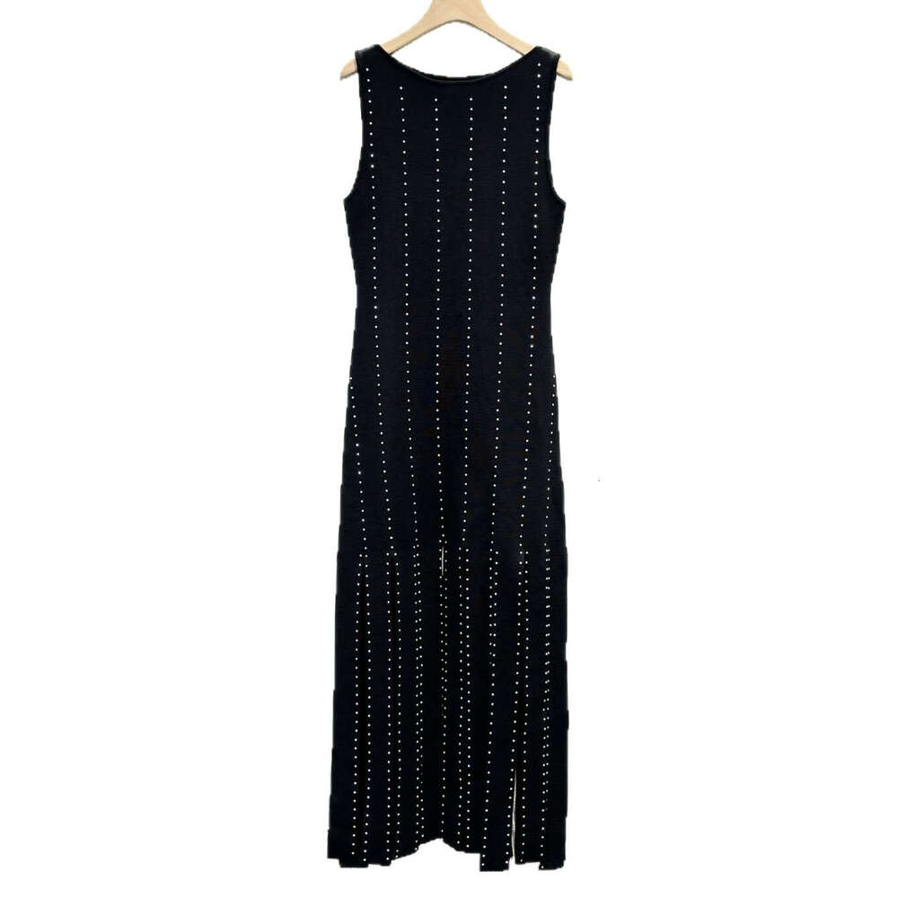 High end designer women's clothing French niche elegant knitted sleeveless black skirt with round k30 neck waist and slimming effect