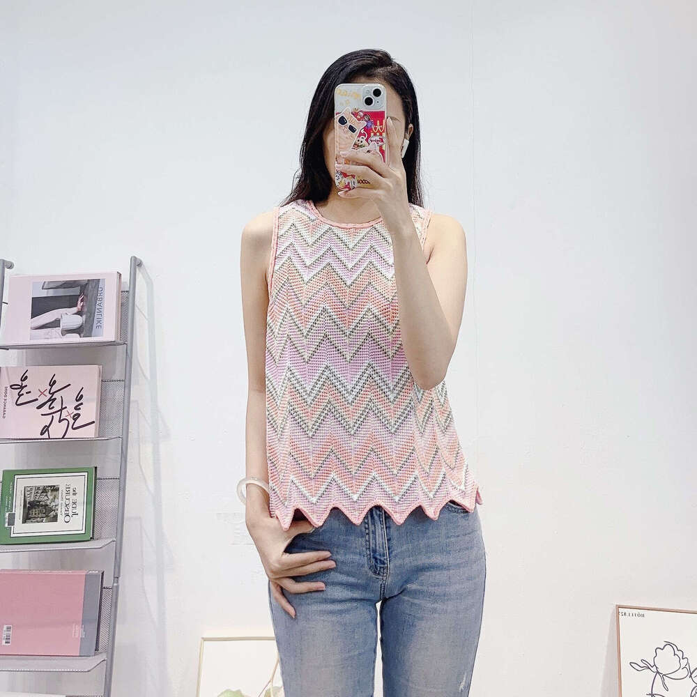 2026 autumn and winter French vacation style wave striped sleeveless vest, round k30 neck pullover sweater, knitted women's sweater