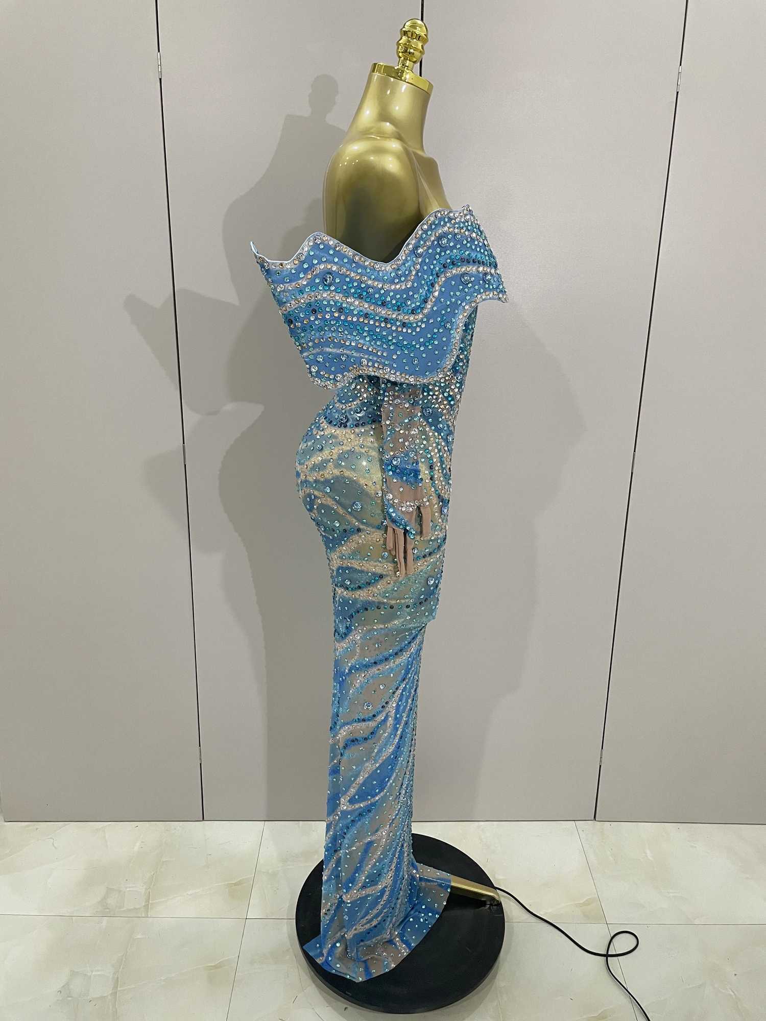 2025 Luxury Sparkly Rhinestones Blue Long Dress With Gloves Women Party Evening Birthday Dresses Celebrate Stage Catwalk Gowns C260331