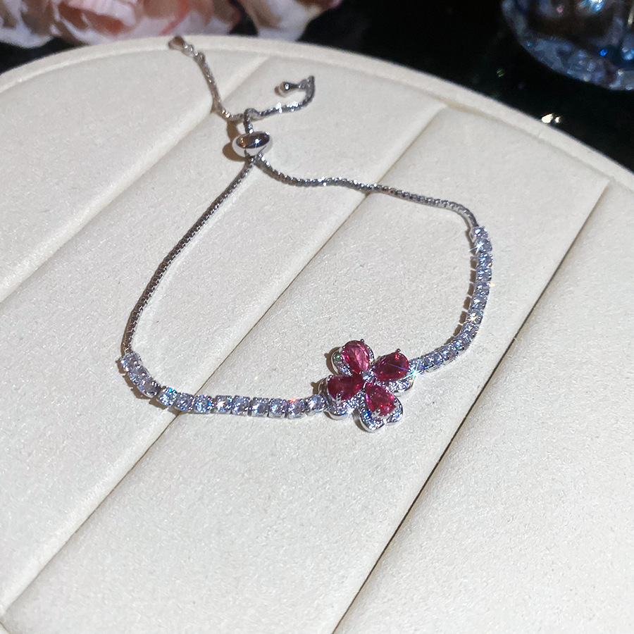Women's Zircon Lucky Clover Flower Pull-Out Bracelet - Fashionable & Versatile Commuting Accessory - view 6