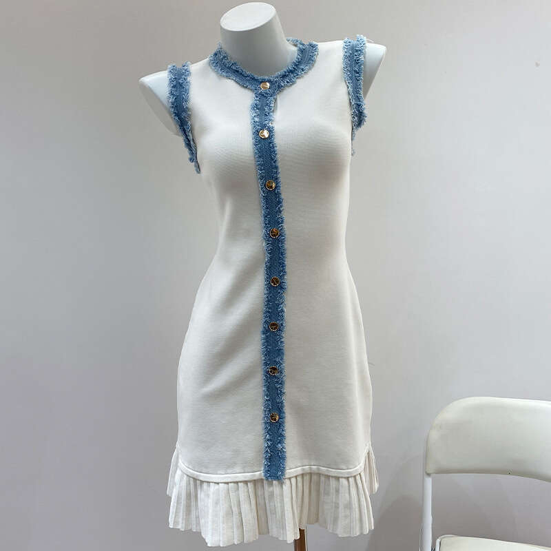 2026 k30 Spring New Designer Denim Lace Gold Button Daily Commuter Small pleated Skirt