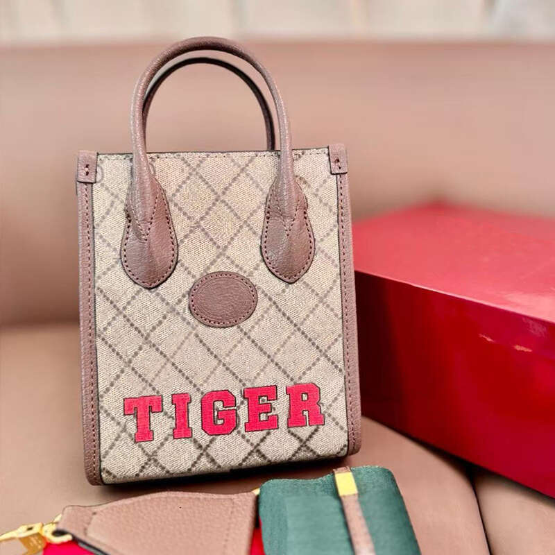 Women Totes High Quality Canvas Small Ladies Designer Handbags Holiday Retro Casual Purses with Letters Europe and America Fashion Mini Clutch