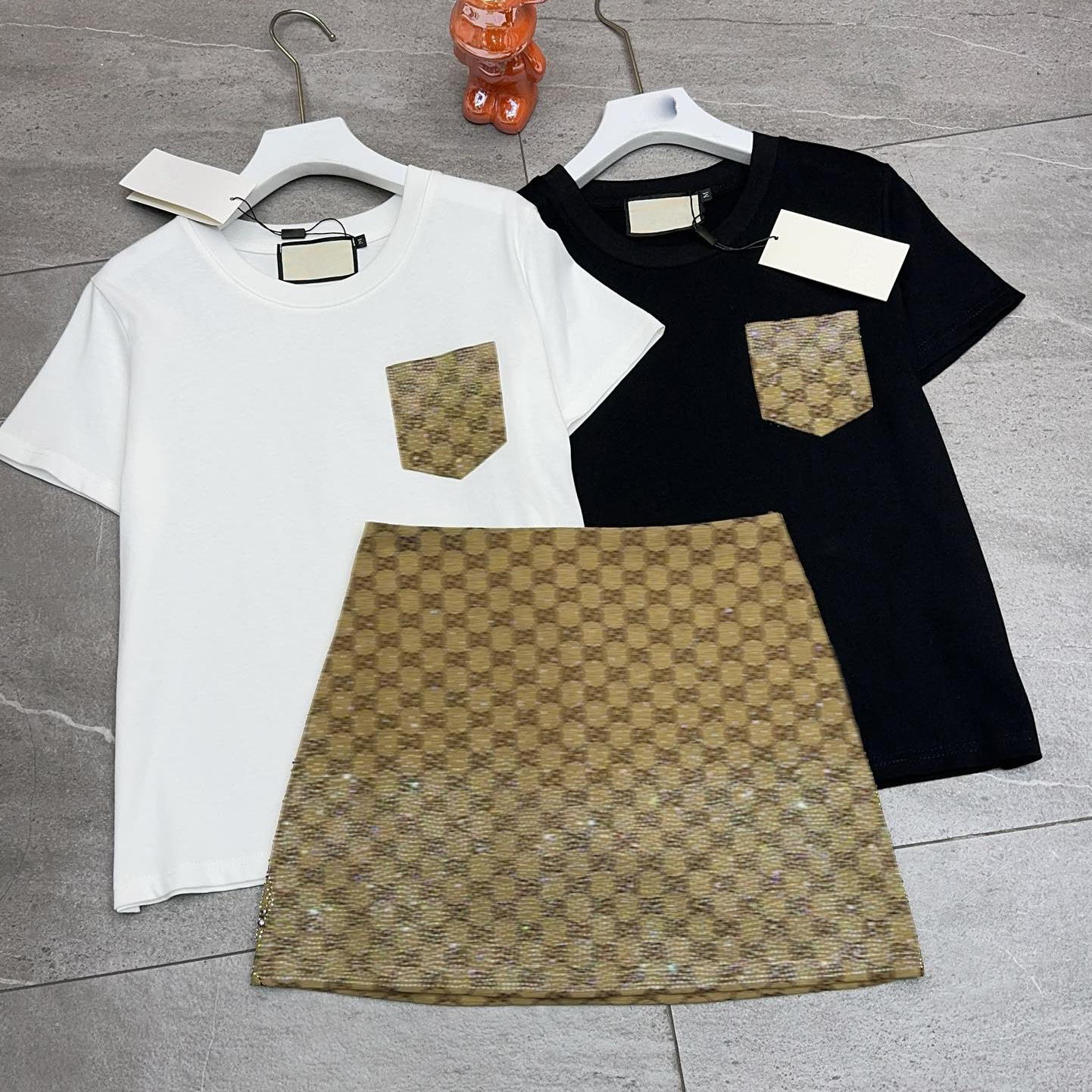 Designer Women's Two Piece Skirt Full Letter Luxury T Shirt Skirt Set Elegant Girlish Style Casual Slim Jacket Pants or Shorts Set Women