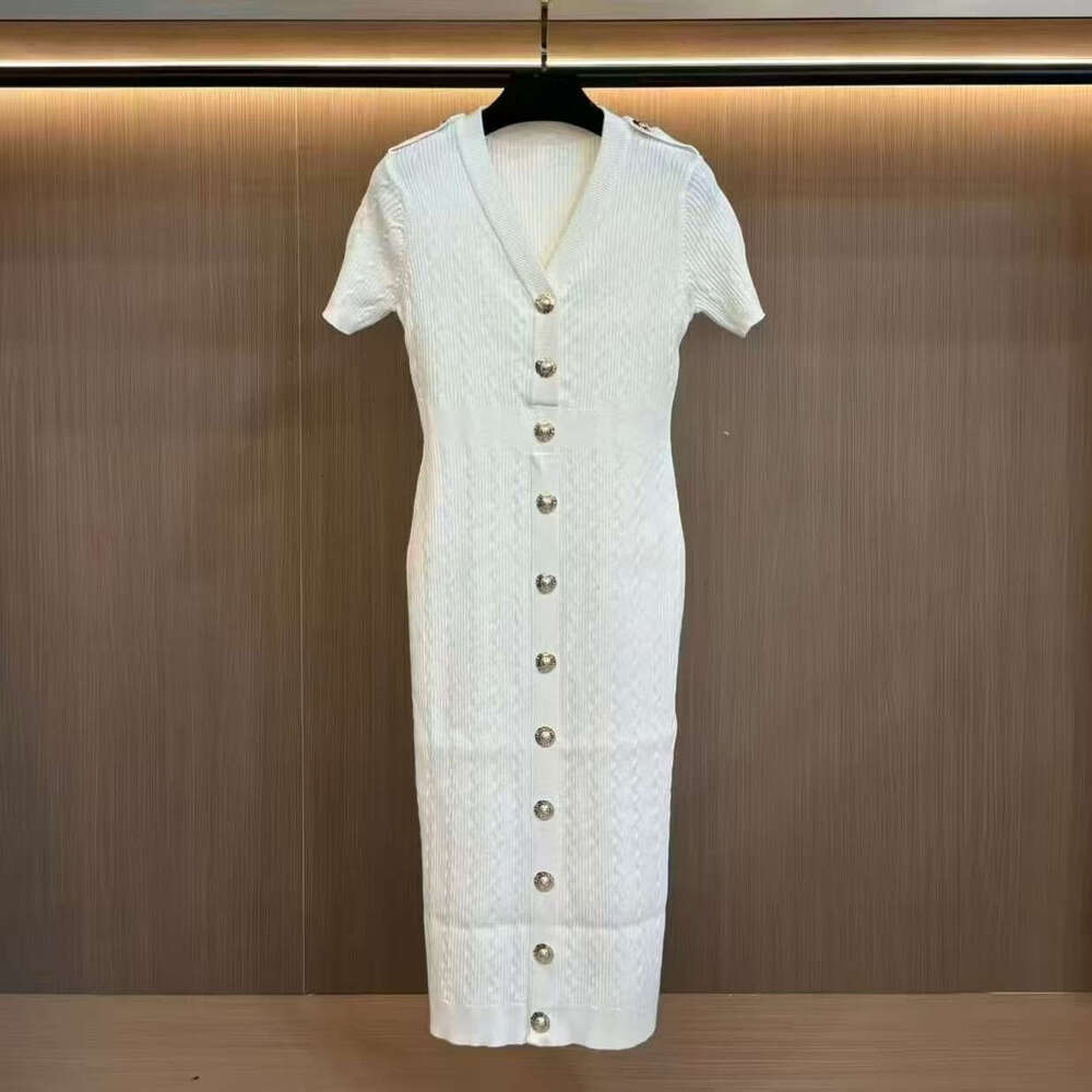 Designer's V-neck FC metal buckle women's knitted pullover, 2026 summer new short sleeved slim k30 fit dress