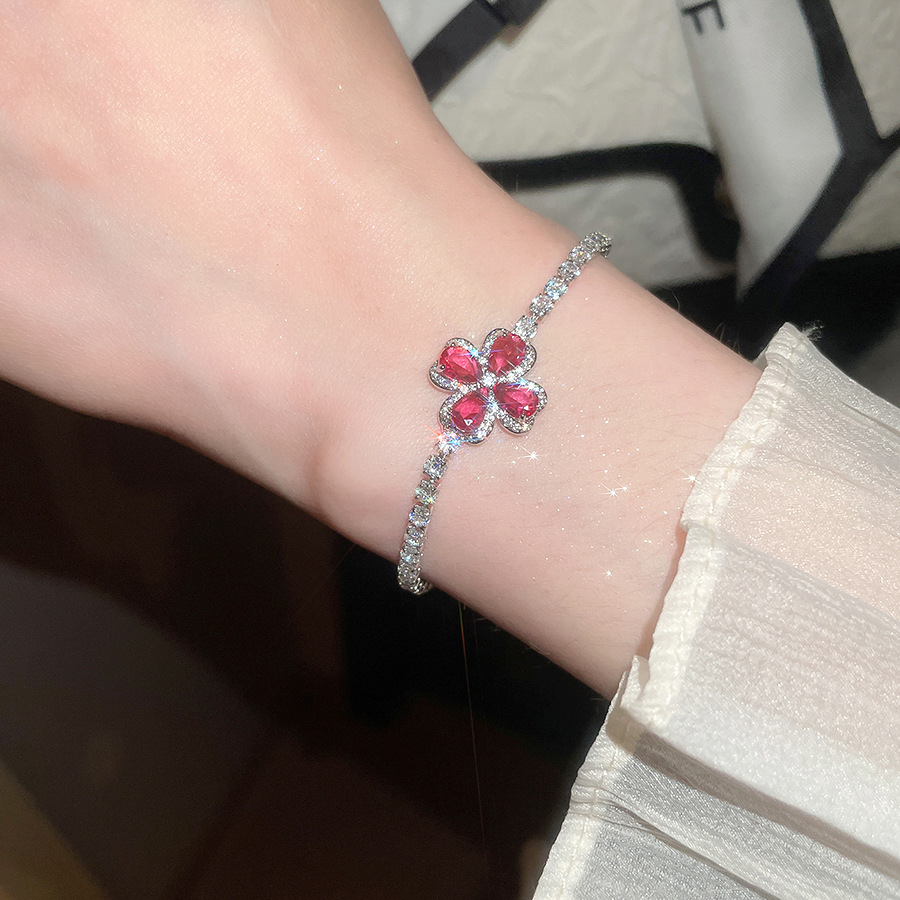 Women's Zircon Lucky Clover Flower Pull-Out Bracelet - Fashionable & Versatile Commuting Accessory - view 4