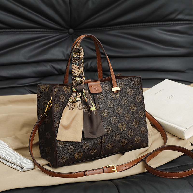 Free shipping Designer bag Women's Versatile Large Capacity Tote Bag with Shoulder Strap - Classic Plaid Design Innovative