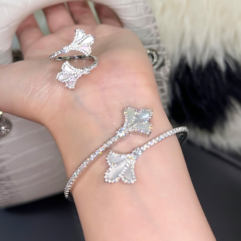 Jewlery Designer For Women 18K Real Gold Plated Zircon Mother-Of-Pearl Iris Flower Open Bracelet Light Luxury High-End Feel Minimalist Style Women's Jewelry