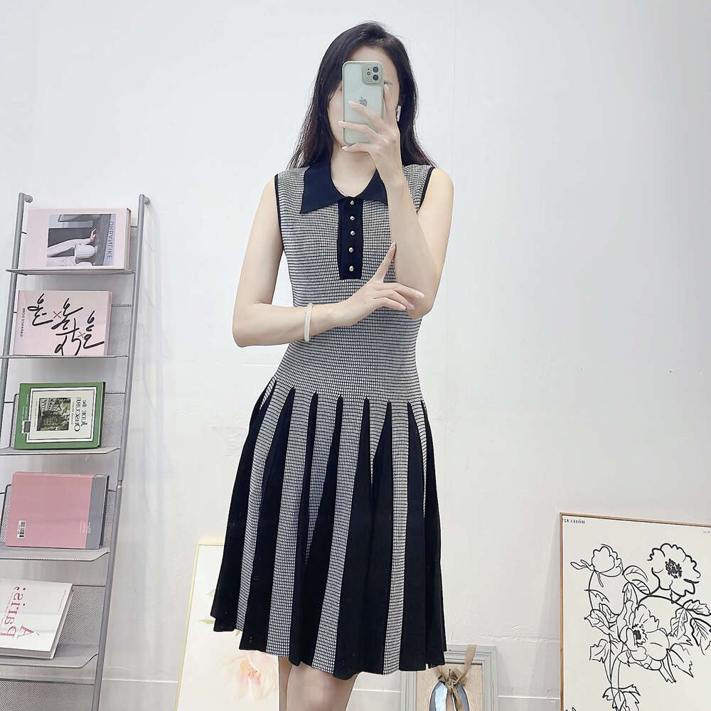 Summer New Designer k30 High end Color blocked Women's Sleeveless Knitted Dress Fashionable and Elegant Folding Collar and Wrinkle
