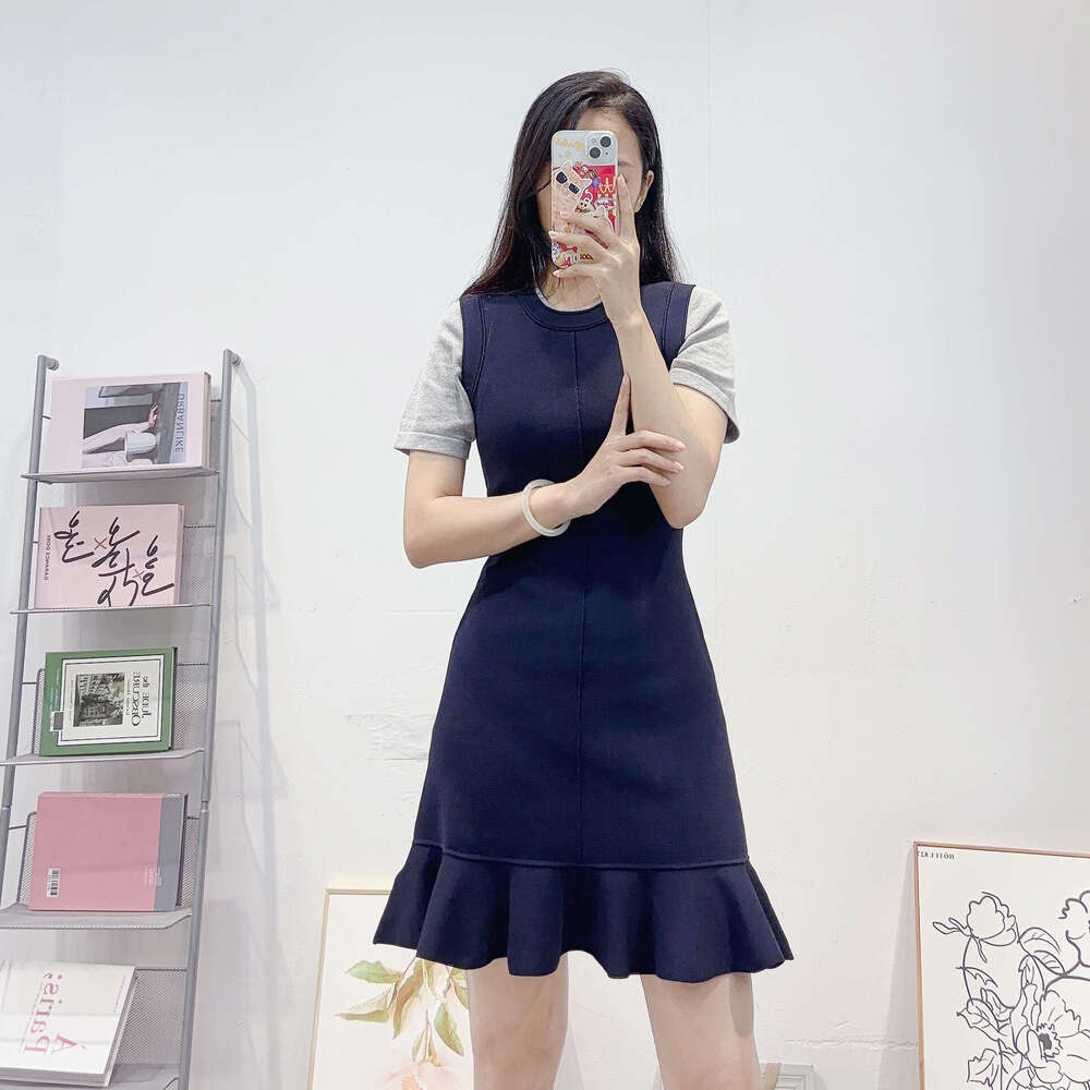 French women's 2026 autumn new k30 elegant and simple round neck slim fit patchwork knitted dress